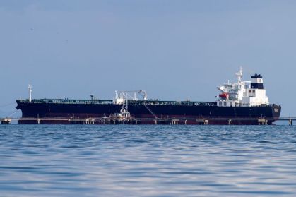 Maduro ordena escolta naval para petroleiros em resposta a Trump