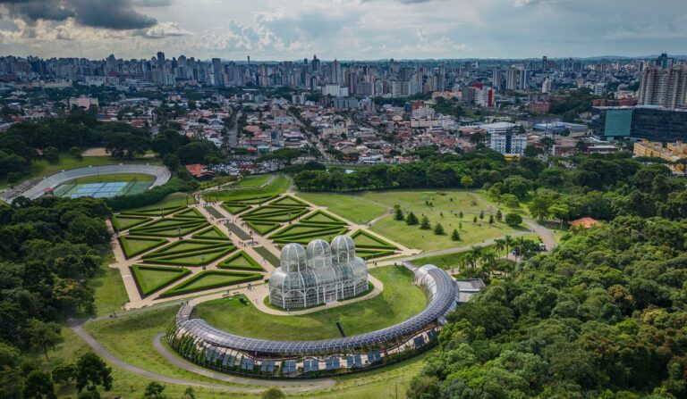 Calor intenso e temporais no Paraná: previsão para Natal 2025