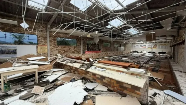 Destruição em Jaraguá do Sul: salão histórico arrasado pelo vento