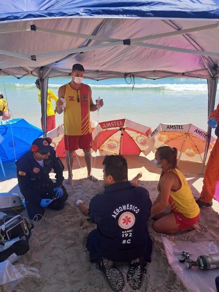 Turista chinês morre após passar mal em praia de SC