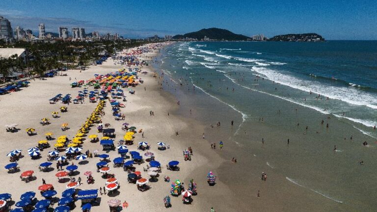 Guarujá Enfrenta Falta de Água e Problemas de Esgoto Um Ano Após Surto