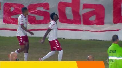 Garrinsha brilha pelo Bangu entre o carioca e o dilema familiar haitiano