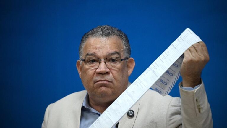Ex-candidato denuncia fraude eleitoral na Venezuela diante de Maduro