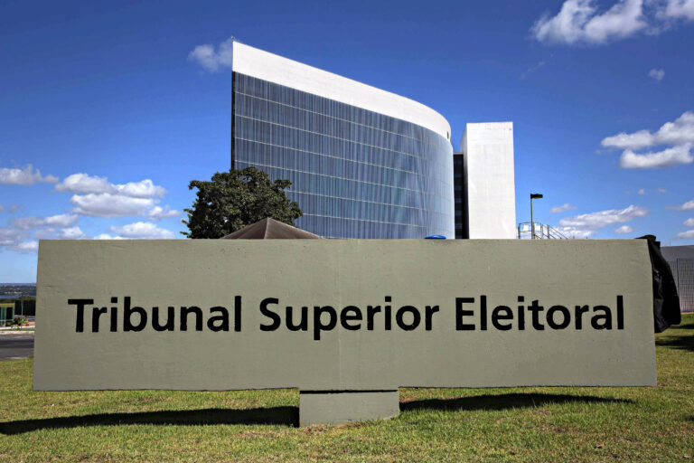 Desafios da IA e decisões do STF marcam regras eleitorais para 2026