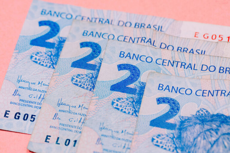 Renda fixa domina 2026, mas bolsa cresce nas carteiras de investimentos