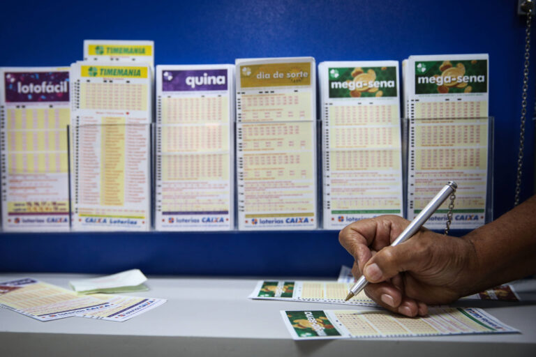 Mega-sena sorteia prêmio estimado em 13,5 milhões neste sábado