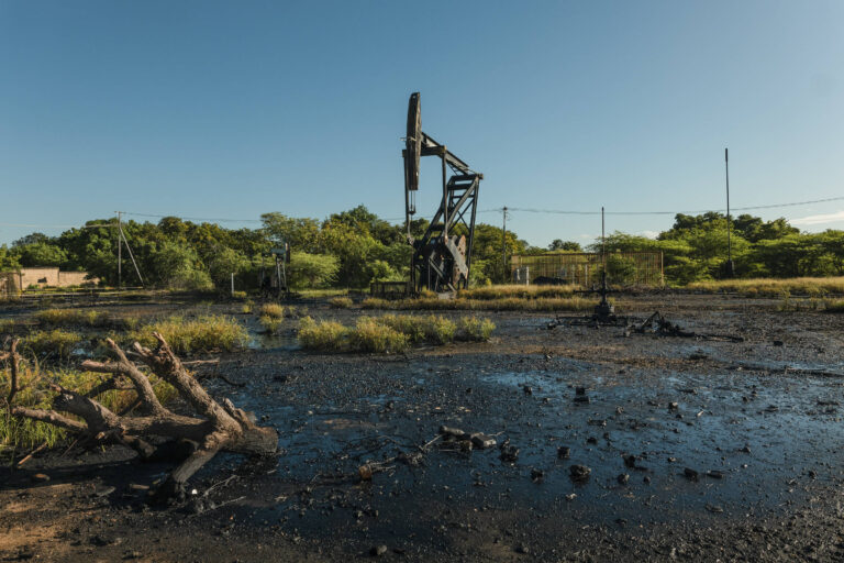 Impacto do petróleo venezuelano na crise climática é alarmante