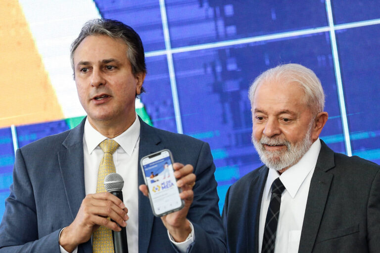 Investimentos em alfabetização e tempo integral recuam com foco no Pé-de-Meia