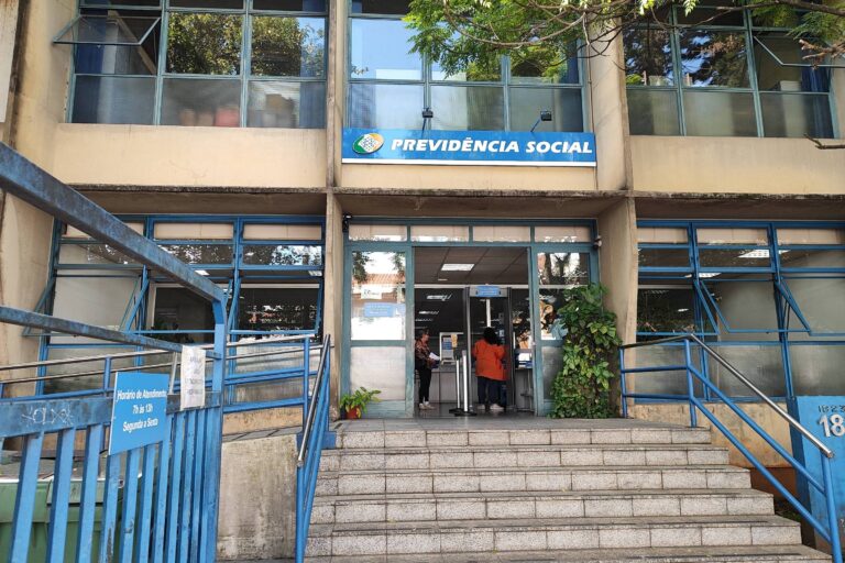 INSS abre agências no fim de semana para antecipar atendimentos antes da suspensão