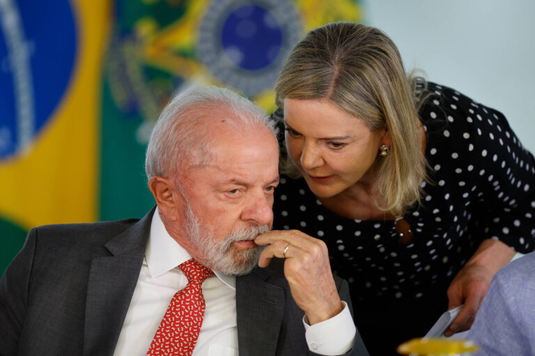 Candidatura de Gleisi no Paraná altera estratégia do PT para o Senado