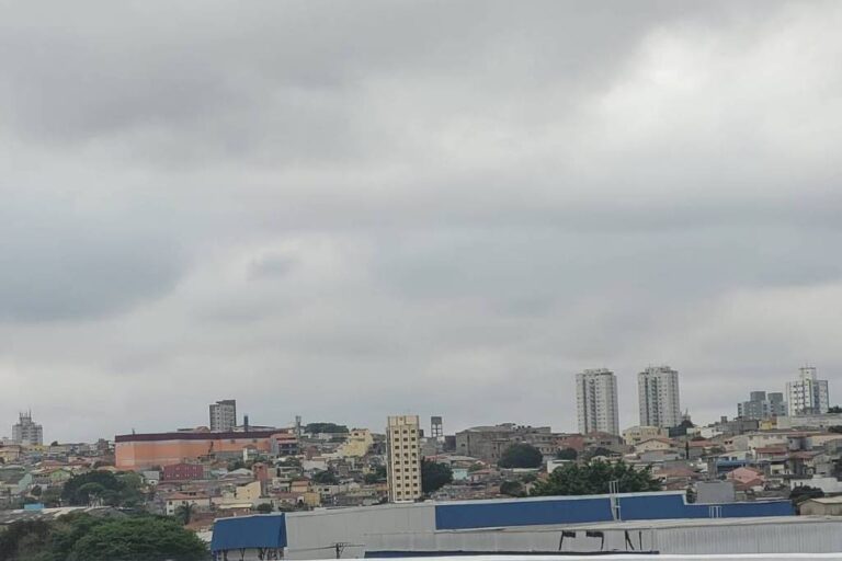 Tempo fechado em São Paulo com elevação das temperaturas no sábado