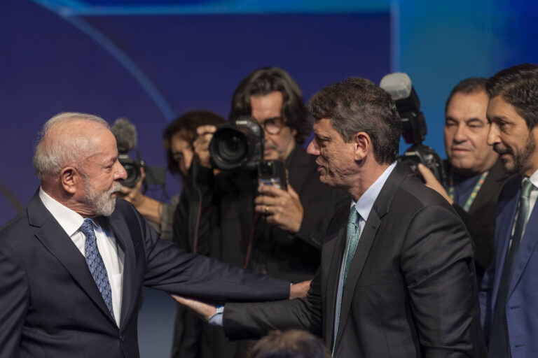 Lula lidera a disputa presidencial e empata tecnicamente com Tarcísio no segundo turno
