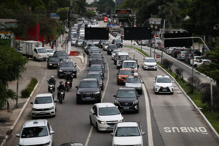 Rodízio de veículos em São Paulo retoma restrições a partir de segunda-feira