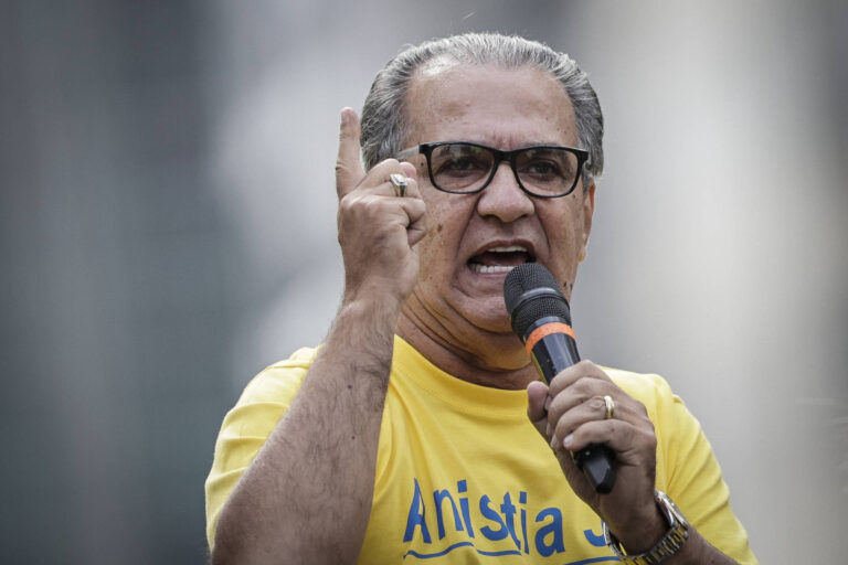Moraes exige explicações de Malafaia sobre ataques ao Alto Comando do Exército