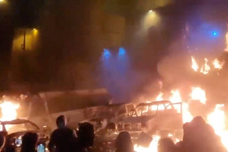 Protestos no Irã se espalham e líder endurece postura contra manifestantes