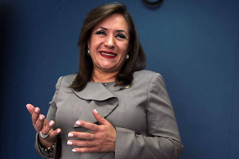 Bomba artesanal agrava crise política e fere deputada em Honduras