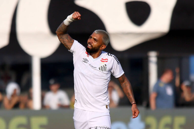 Gabigol marca e Santos vira na estreia do Campeonato Paulista