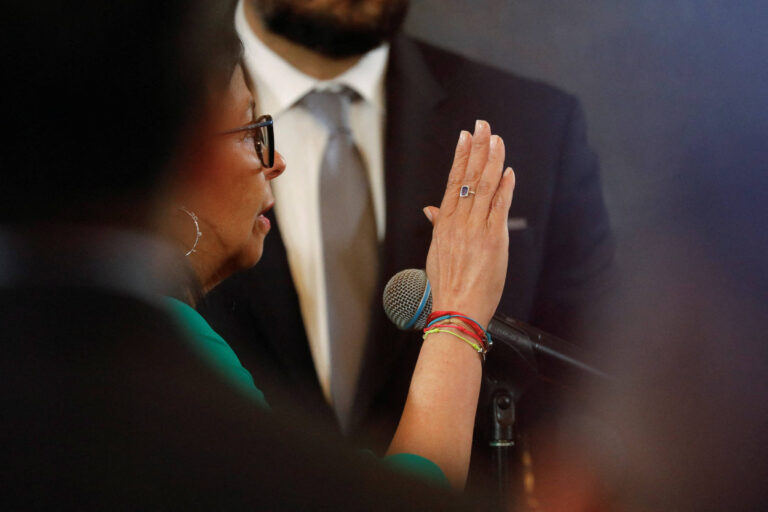 Economia da Venezuela sofre declínio acelerado sob liderança de Delcy Rodríguez