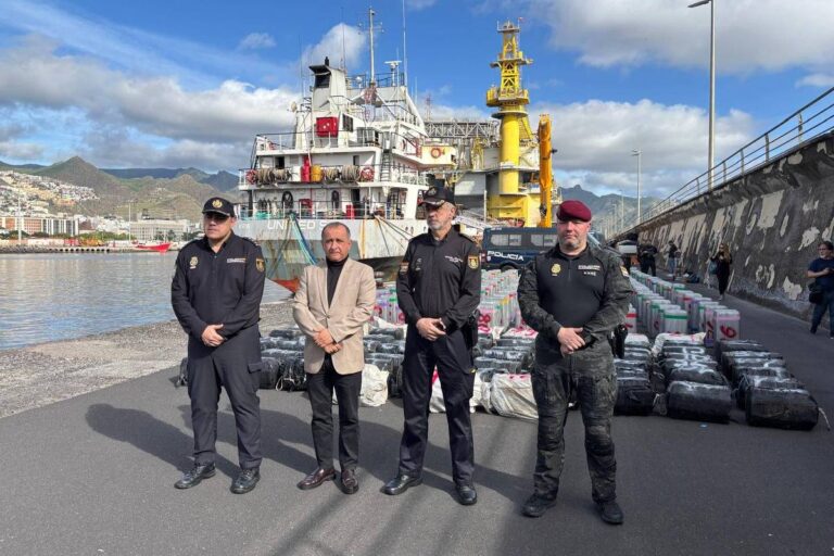Polícia espanhola apreende quase 10 toneladas de cocaína no Atlântico