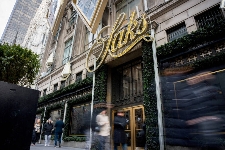 Saks enfrenta recuperação judicial após endividamento bilionário
