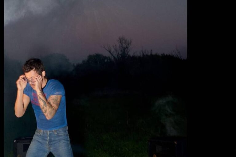 Harry Styles anuncia retorno com disco em março e nova sonoridade