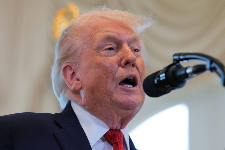 Trump investe em títulos da Netflix e Warner após fusão histórica