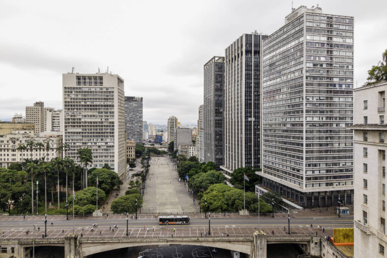 Temperatura em São Paulo sobe lentamente no fim de semana