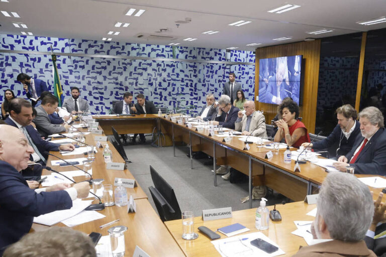 Motta define prioridades para pautar propostas anti-stf e temas do governo