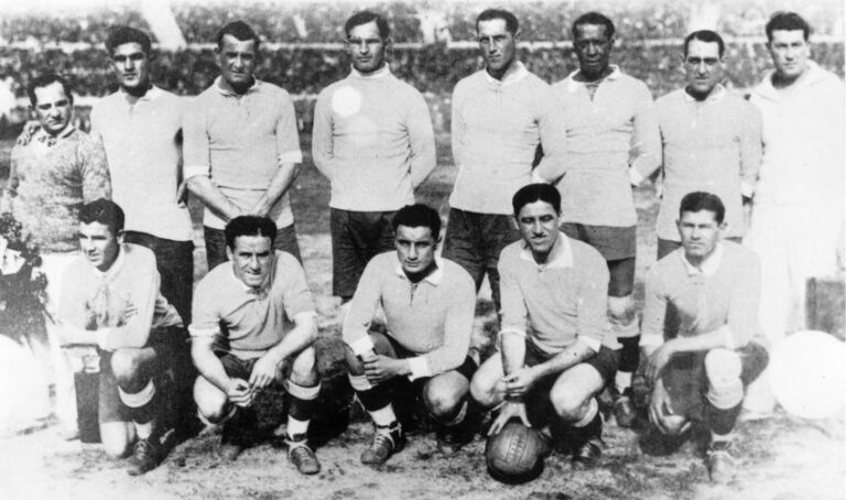 uniformes históricos das seleções campeãs da copa do mundo revelam identidade e estratégia