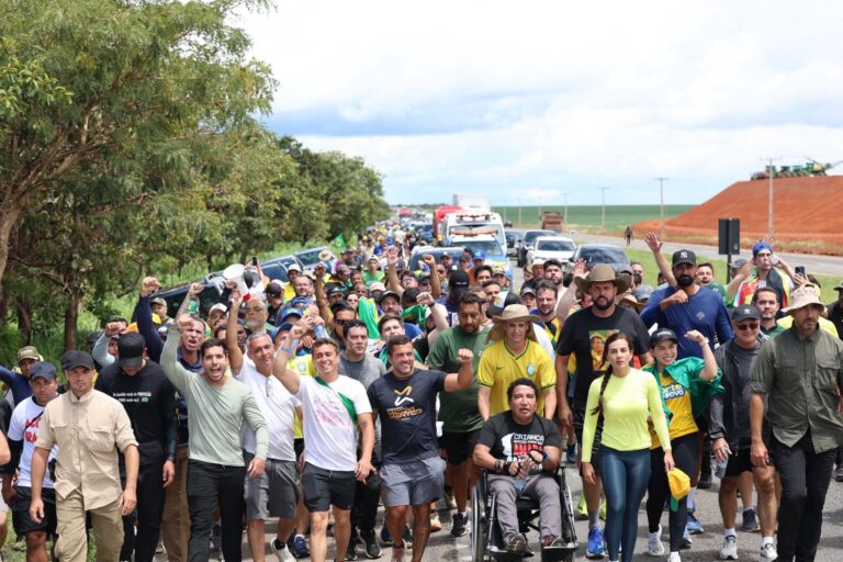 Caminhada pela liberdade evita passagem pelo complexo da Papuda