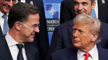 Trump discute importância estratégica da Groenlândia com chefe da Otan