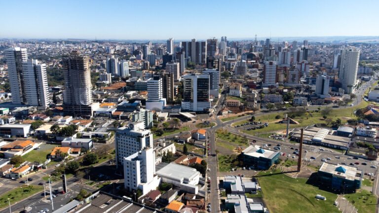 Ponta Grossa alcança saldo positivo de empregos em 2025 e destaca o Paraná nacionalmente