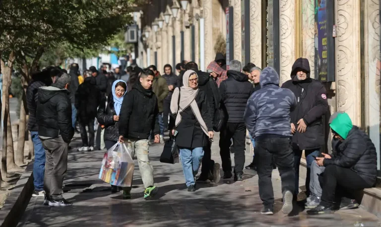 Tarifas de 25% impactam países negociando com Irã