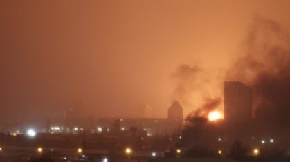 Ataques russos intensificam crise com mortes e incêndios em Kiev