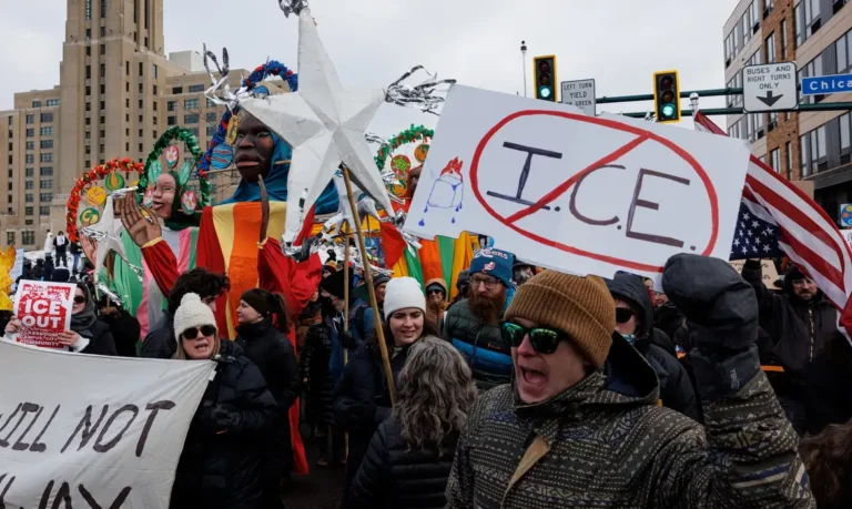 ICE intensifica ações migratórias sob Trump e provoca protestos nos EUA