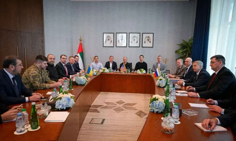 Negociação de paz na Ucrânia é suspensa após bombardeios russos