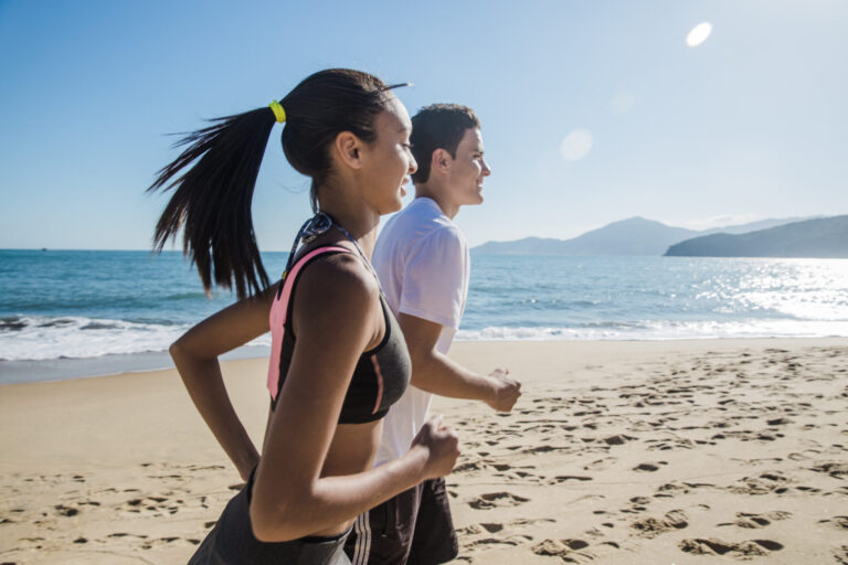 Corrida Mais Verão movimenta Praia Brava de Caiobá com foco em saúde e esporte