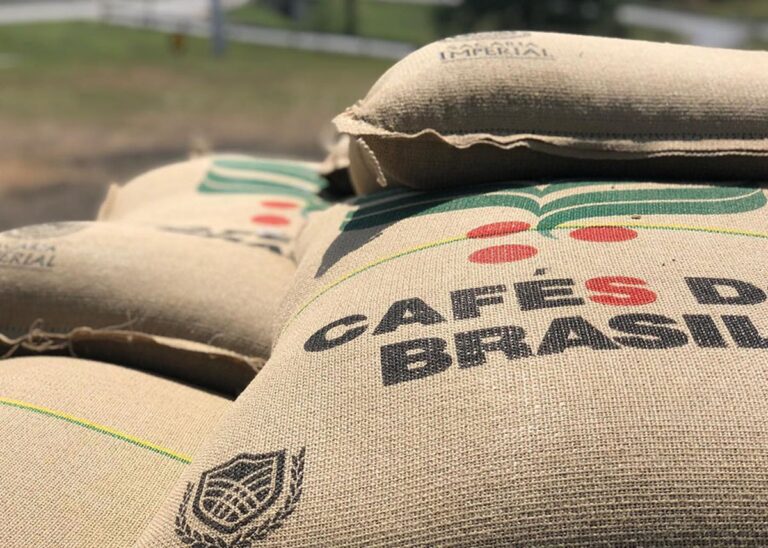Exportação de café 2025 registra queda em volume e receita recorde