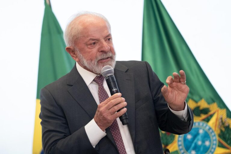 Lula aposta em soluções caseiras para manter ações após saída de ministros