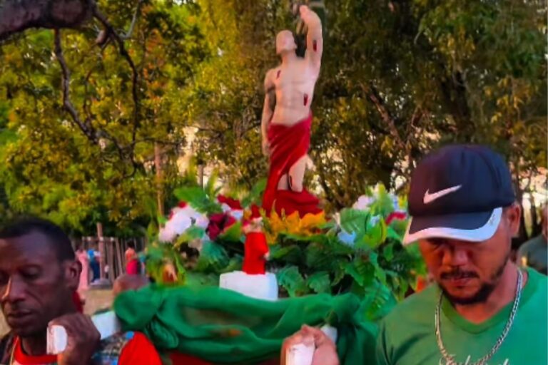 Procissão no quilombo de Bacabal clama pela volta das crianças desaparecidas