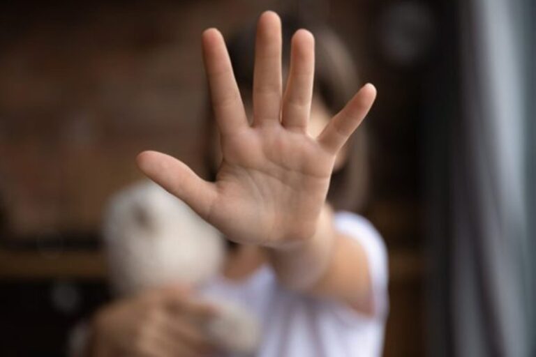 Agredir filhos com fio elétrico leva mulher à prisão no Pará