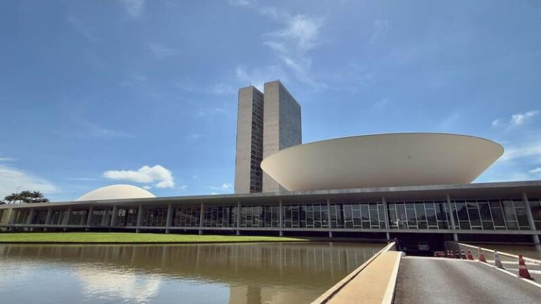 Reforma do serviço público terá votação decisiva na Câmara em fevereiro