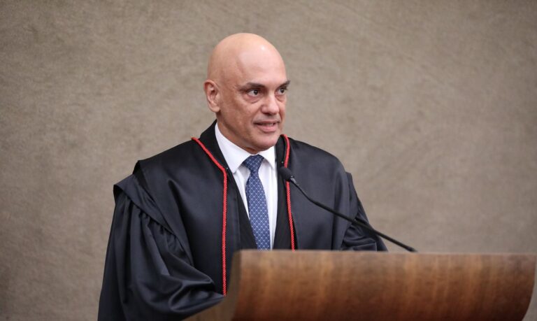 Alexandre de Moraes abre inquérito sobre vazamento de dados de ministros do STF