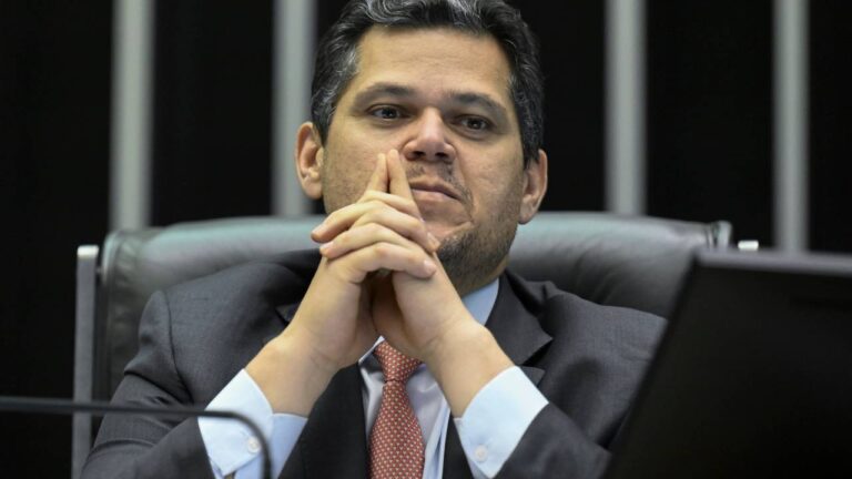 Davi Alcolumbre mantém quebra de sigilo de Lulinha em decisão polêmica