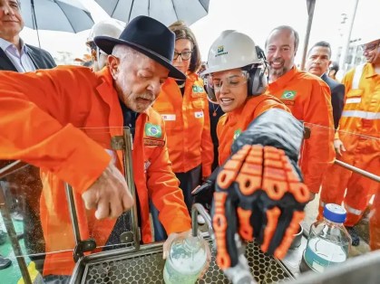 Lula defende estoque regulador na Petrobras e recompra da refinaria da Bahia