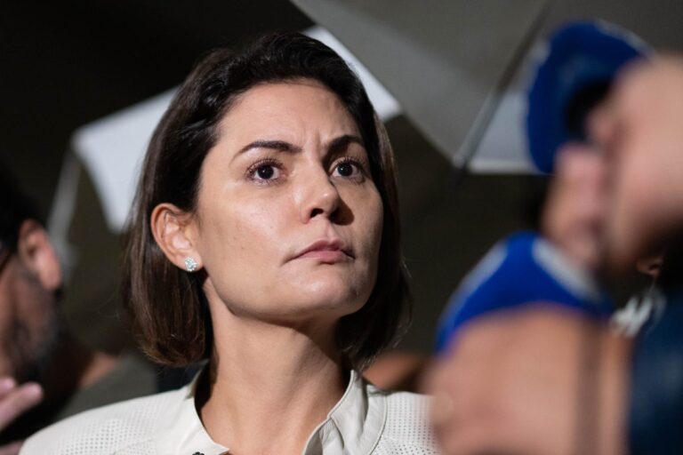 Michelle Bolsonaro agradece apoio da Polícia Federal e visita Papudinha
