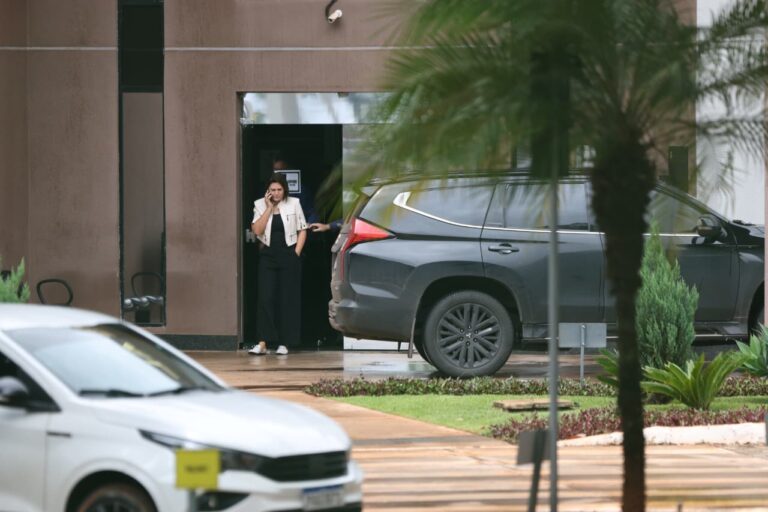 Saúde do ex-presidente Jair Bolsonaro é tema de preocupação após queda na cela
