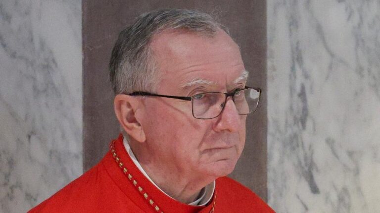 Cardeal Parolin conduz negociações diplomáticas decisivas no Vaticano