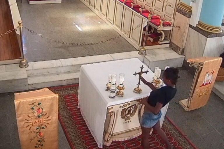 Crucifixo de igreja é furtado em Niterói e mulher é detida