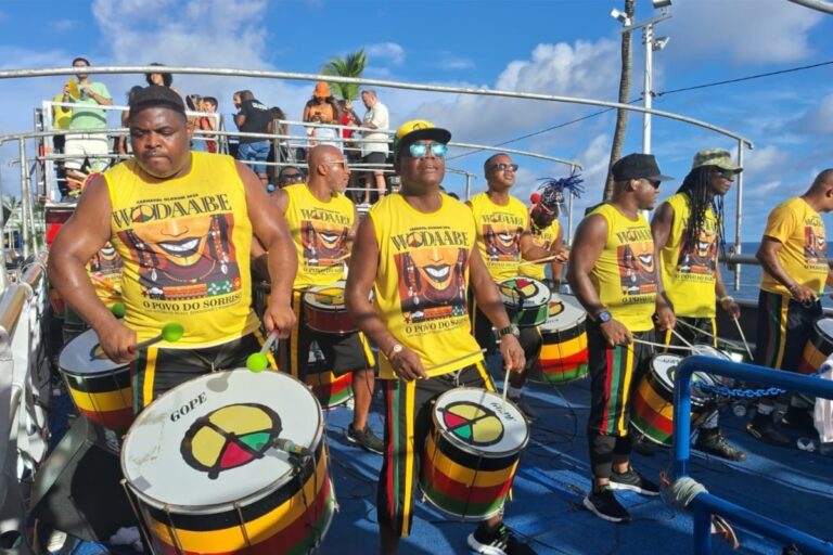 Carnaval 2026 reúne Olodum e blocos tradicionais em Matinhos e Guaratuba